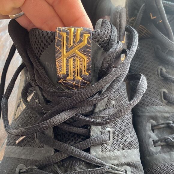 Kyrie 3 Black Gradient Rainbow size 11 in EUC rainbow soles great condition - Picture 3 of 12